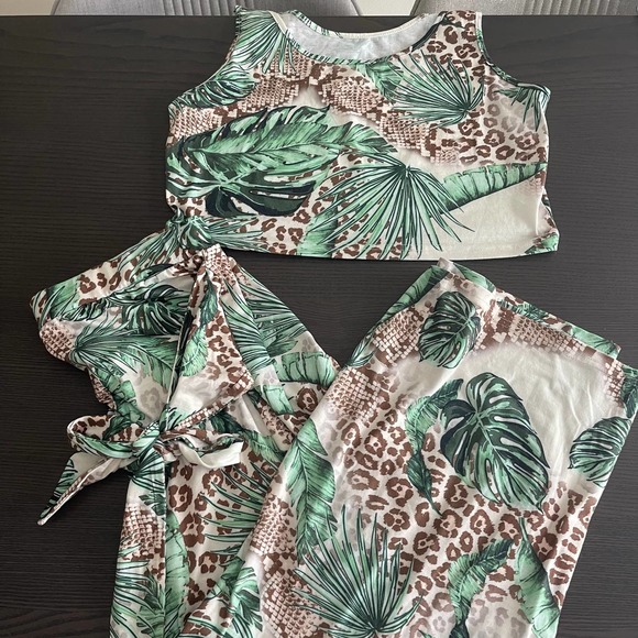 Matching Skirt Set - Picture 2 of 3